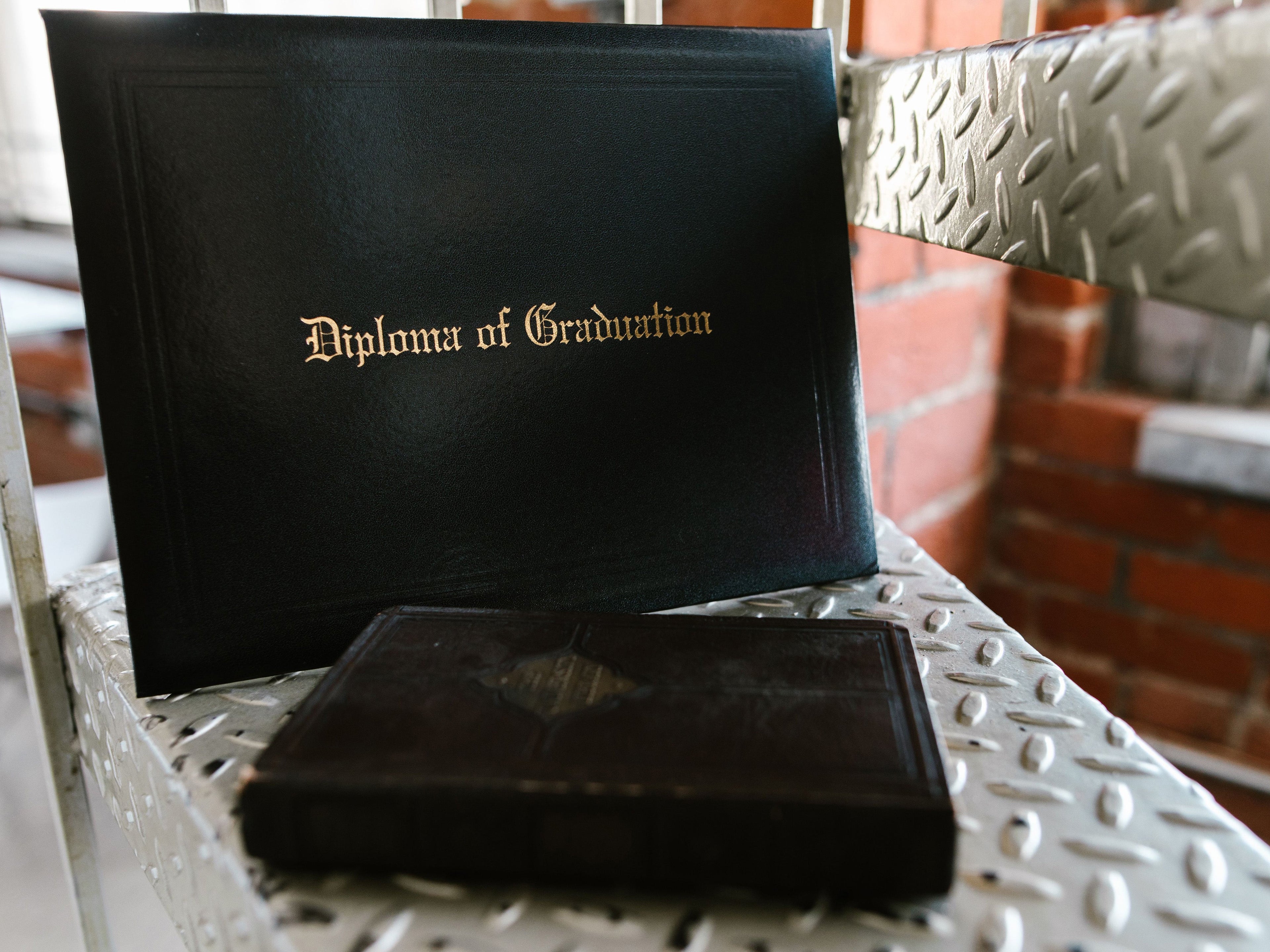 Diploma Covers & Frames